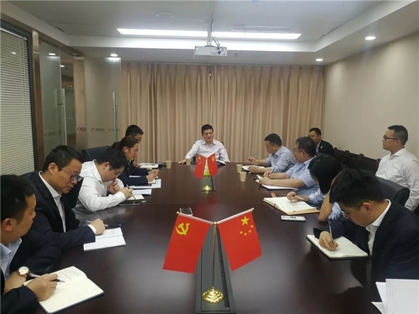 公司董事长袁仁军一行到贵州南宫官网领导调研