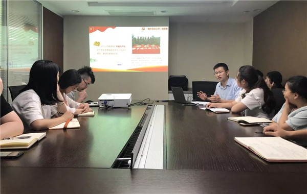 公司党委副书记丁建国赴交通物资部党支部讲授“不忘初心、、服膺使命”主题教育专题党课