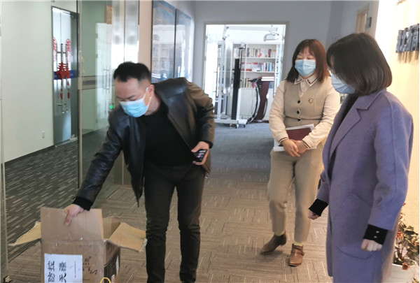 街道查抄及捐赠防疫物资.jpg