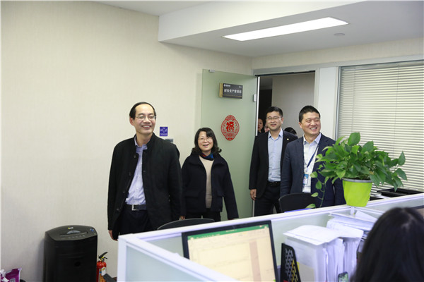 集团公司纪委书记沈秋明、、工会主席柴云妹一行到我司走访慰问