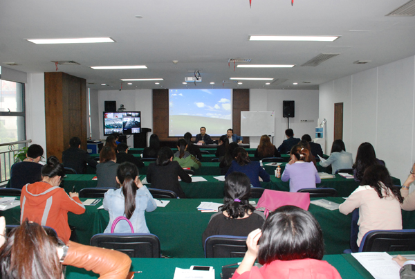 公司召开明讯员会议并发展专题培训
