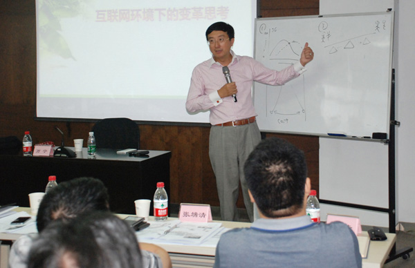 公司召开党委理论中心组（扩大）学习会暨实现年度预算指标工作推动会
