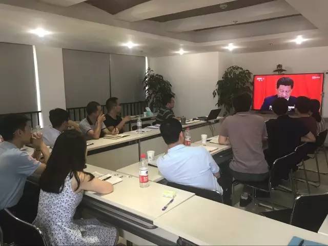 坚定信念 砥砺前行--重庆、、、四川南宫官网党小组进行党课学习